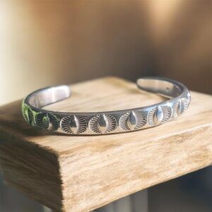 Numi Olive Eyes Sterling Silver Cuff